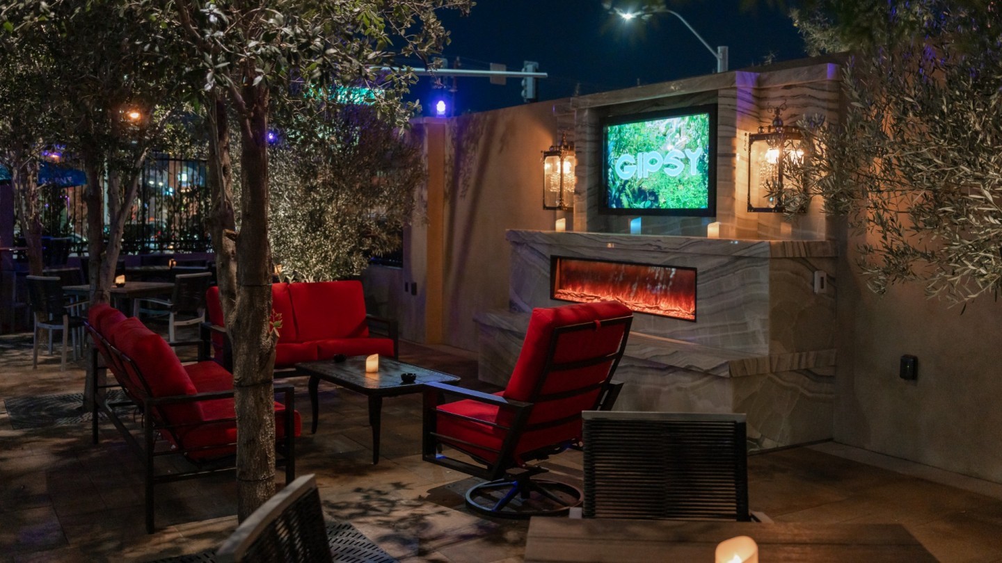 Gallery 07 - Patio Fire Place Seating