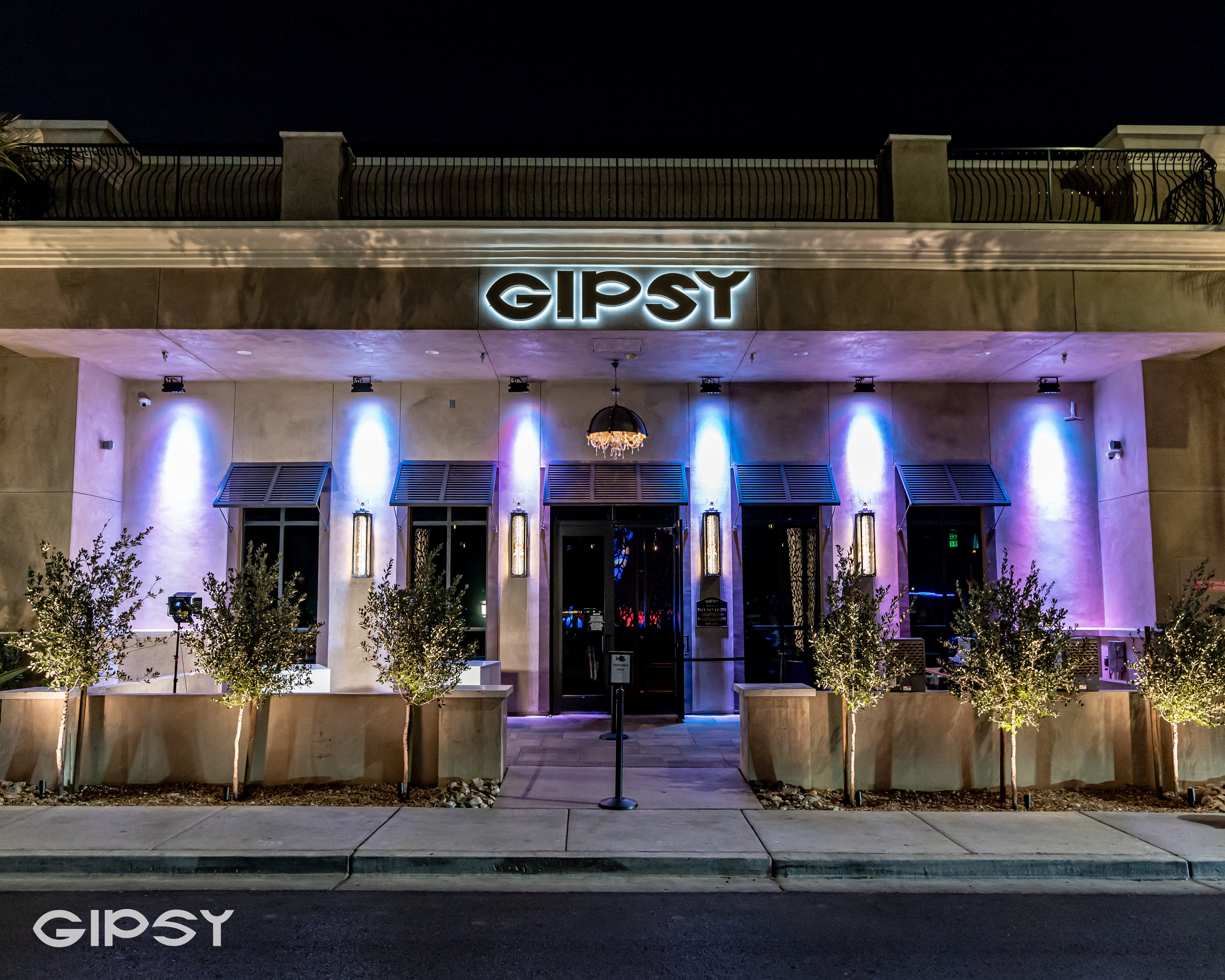 Gallery 02 - Gipsy Front Exterior